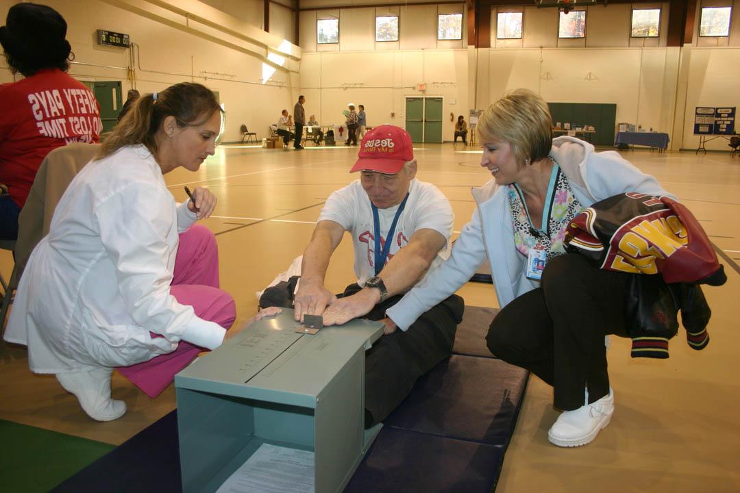 Read the full story, 推荐正规买球平台 students volunteer at Stevens Center Health Fair